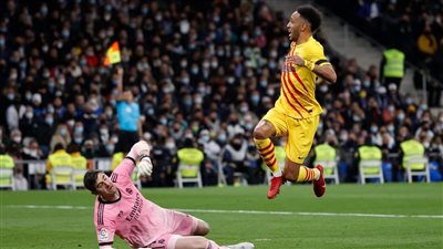 رقم قياسي لأوباميانج في الكلاسيكو الأول له مع برشلونة