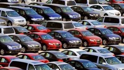 علاء السبع: إيقاف شحنات سيارات بالجمارك لإعلان الأسعار الجديدة 