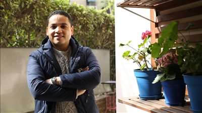 مؤلف شال قطيفة عن الأم: الكتاب غير حياتي.. ووالدتي أثرت كثيرًا في شخصيتي |حوار 