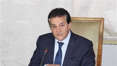 وزير التعليم العالي يتفقد مؤسسة الجامعات الأوروبية المستضيفة لفرعي جامعة لندن ووسط لانكشير