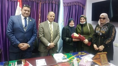 في عيد الأم.. وكيل تعليم كفر الشيخ يكرم الأم المثالية ومديرة مدرسة متميزة