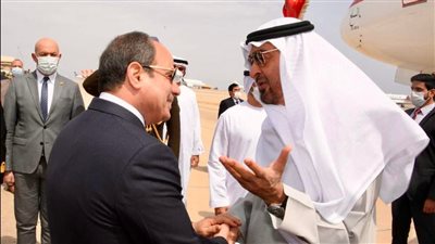 السيسي يستقبل ولي عهد أبو ظبي بمطار شرم الشيخ الدولي