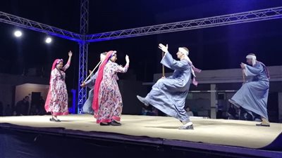 ورش فنية ومعرض للكتاب.. المسرح المتنقل يواصل فعالياته بـ المنيا