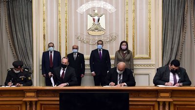 رئيس الوزراء يشهد توقيع بروتوكول تعاون لإتاحة الخدمات المساحية الرقمية بالشهر العقاري