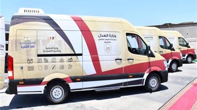 التخطيط تسلم 5 سيارات تكنولوجية متنقلة لمصلحة الشهر العقاري