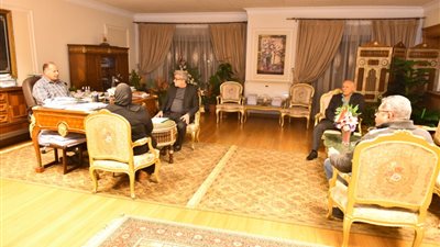 محافظ أسيوط يلتقي مدير التعليم الفني لمتابعة سير أعمال امتحانات الدبلومات الفنية 