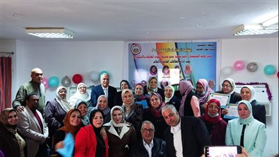 القوى العاملة بالإسكندرية تكرم 57 أمًا مثالية في يوم العطاء والتميز