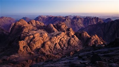 السياحة توقع عقد تنفيذ استراتيجية دولية للترويج لمدينة سانت كاترين 