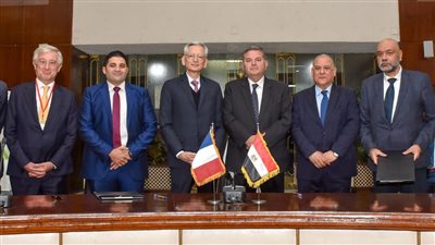 وزير قطاع الأعمال وسفير فرنسا يشهدان توقيع مذكرة تفاهم بين النصر للسيارات وفاليو 