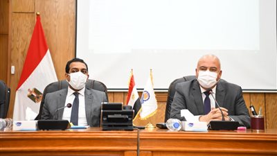 محافظ قنا يستعرض خطط مشروعات منظمات المجتمع المدني