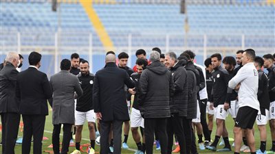 بحضور محمد صلاح.. وزير الرياضة وأحمد دياب يعقدان جلسة تحفيزية مع لاعبي المنتخب