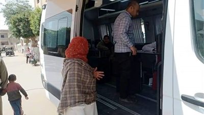 إطلاق ثالث سيارة تعمل كمركز تكنولوجي متنقل في سوهاج | صور