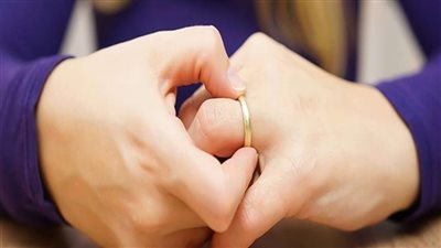 زوجة في دعوى خلع: عايرني بإدمان أخويا وقالي أنتي بتسرقيني عشانه