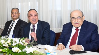 رحلة الزمان والمكان.. الدكتور مصطفي الفقي يوقع مذكراته بحضور مثقفين دوليين