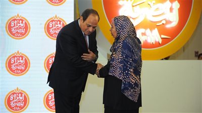 السيسي يكرم الأمهات المثاليات لعام 2022| بث مباشر