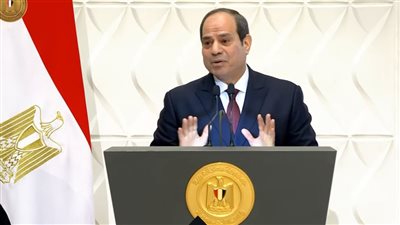 الرئيس السيسي: أنا واحد من الناس.. متعتبرونيش مسؤول كبير