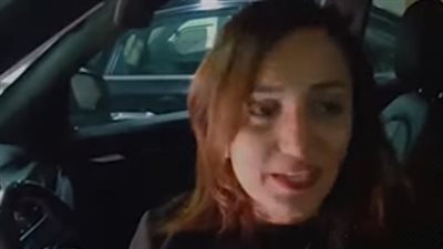 نجوم الفن يدعمون سائقة أوبر بعد فصلها من عملها بسبب اصطحاب طفلها | بث مباشر 