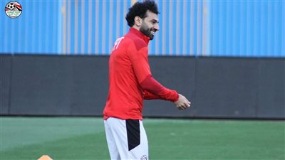 منتخب مصر يخوض مرانه الأخير على استاد الدفاع الجوي بحضور علام وتألق صلاح I صور