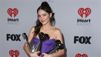 منهم دوا ليبا وأوليفيا وفريق BTS.. القائمة الكاملة للفائزين بجوائز IHeart Radio Music Awards