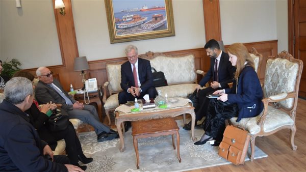 محافظ بورسعيد يستقبل