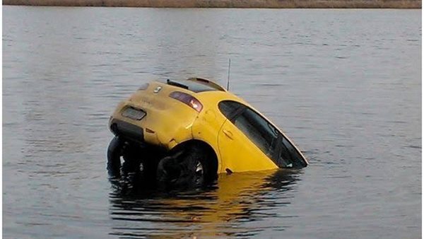 غرق سيارة - أرشيفية