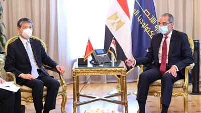  وزير الاتصالات يبحث مع سفير الصين التعاون في بناء القدرات الرقمية والذكاء الاصطناعي