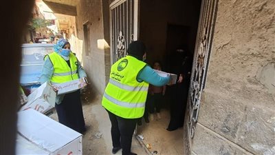 هدية الرئيس.. مستقبل وطن يوزع سلعا غذائية على المواطنين