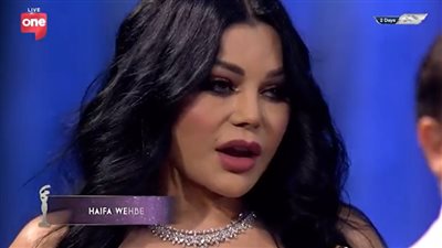 هيفاء وهبي تفوز بجائزة أيقونة الموضة بحفل EMI Gala: أهديها لكل امرأة تهتم بحالها |فيديو