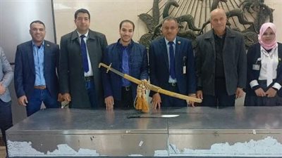 جمارك مطار سوهاج تحبط محاولة تهريب أسلحة بيضاء