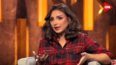 بعد 28 عامًا من عرضه.. أنغام تكشف مفاجأة بـ تتر مسلسل العائلة