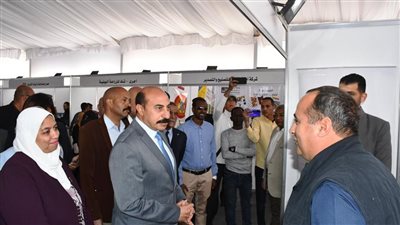 بمشاركة أكثر من 32 جناحًا.. محافظ أسوان يفتتح فعاليات الملتقى الصناعي الأول 