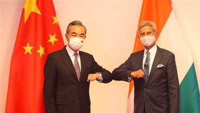 وزير الخارجية الصيني يتوجه بزيارة مفاجئة إلى الهند