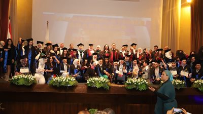 صيدلة عين شمس تحتفل بتخريج دفعتين من برنامج التصميم الدولي