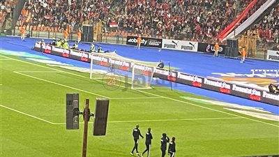 طاقم تحكيم مباراة مصر والسنغال يعاين أرضية ملعب استاد القاهرة