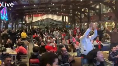 فرحة عارمة بين جماهير منتخب مصر ببورسعيد بهدف صلاح في مرمى السنغال | فيديو