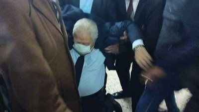 أول صورة لـ رجائي عطية لحظة وفاته داخل قاعة محكمة جنايات الجيزة