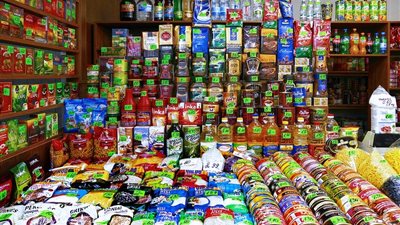 منها الشمعدان والمولتو والشاي.. تجار: ارتفاع أسعار منتجات البقالة 10% خلال أسبوع 