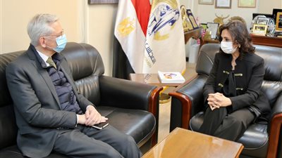  مايا مرسي تستقبل السفير الفرنسي للتعريف بجهود مصر في مجال تمكين المرأة