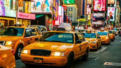 بعد مفاوضات عديدة.. أوبر تتحالف مع سائقي سيارات الأجرة الصفراء بـ نيويورك