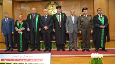 بحضور وزير التنمية المحلية.. محافظ الوادي الجديد يناقش رسالة الدكتوراة بأكاديمية ناصر العسكرية