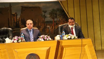 سعفان يسلم 250 عقد عمل للأسوياء بشركة مصر لتأمينات الحياة بالأقصر.. و75 لذوي الهمم 