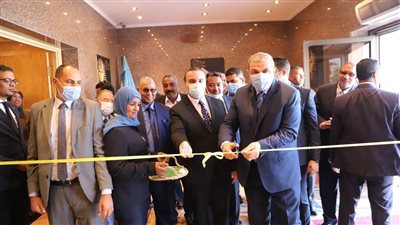 وزير القوى العاملة يفتتح معرض منتجات المشغولات اليدوية للفتيات بالأقصر