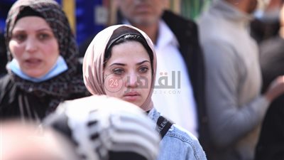 أحفاد أحمد حلاوة ينهارون من البكاء لحظة إلقاء النظرة الأخيرة عليه