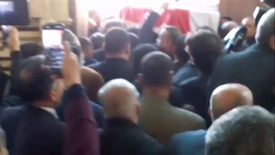 بث مباشر | المئات يؤدون صلاة الجنازة على رجائي عطية نقيب المحامين في مسجد عمر مكرم