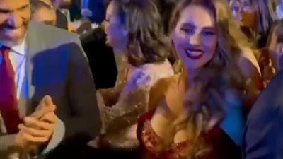 ياسمين رئيس تتعرض للانتقادات بسبب إطلالتها في حفل زفاف شام الذهبي| فيديو