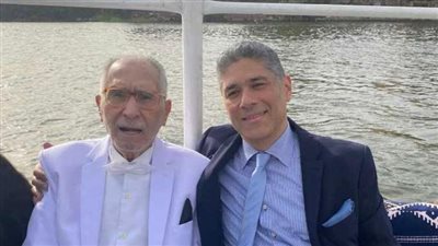 نجل الفنان عبد الرحمن أبو زهرة يطمئن جمهوره على حالة والده الصحية: بدأ يستعيد وعيه | فيديو 