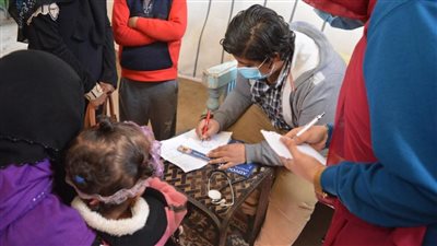 تقديم الخدمات الطبية لـ 385 مواطنا ضمن قافلة الاتحاد المصري لطلاب صيدلة سوهاج 