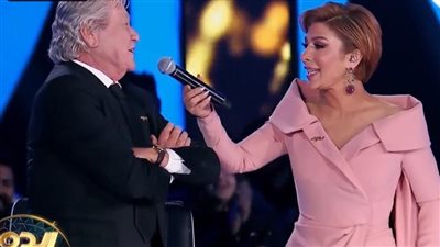 حسين فهمي يرقص مع أصالة على أنغام أغنية يا واد يا تقيل بـ الدوم