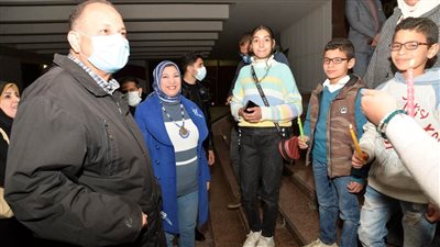 محافظة أسيوط تشارك في ساعة الأرض بإطفاء الأنوار وإشعال الشموع أمام مبنى الديوان العام