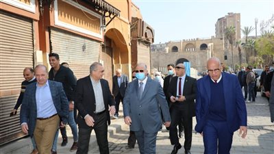 محافظ القاهرة: فريق استشاري متخصص يتولى مهمة ترميم واجهات المباني بالمنطقة التاريخية
